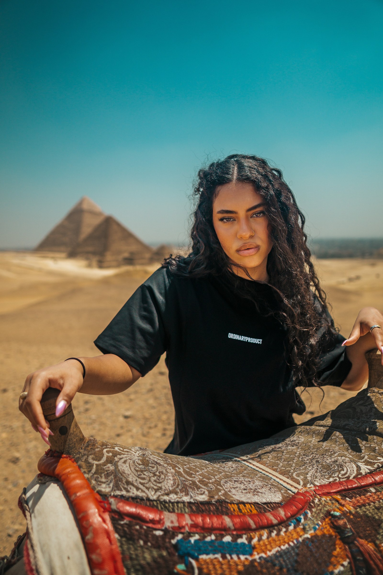 BLACK T-SHIRT CAMEL