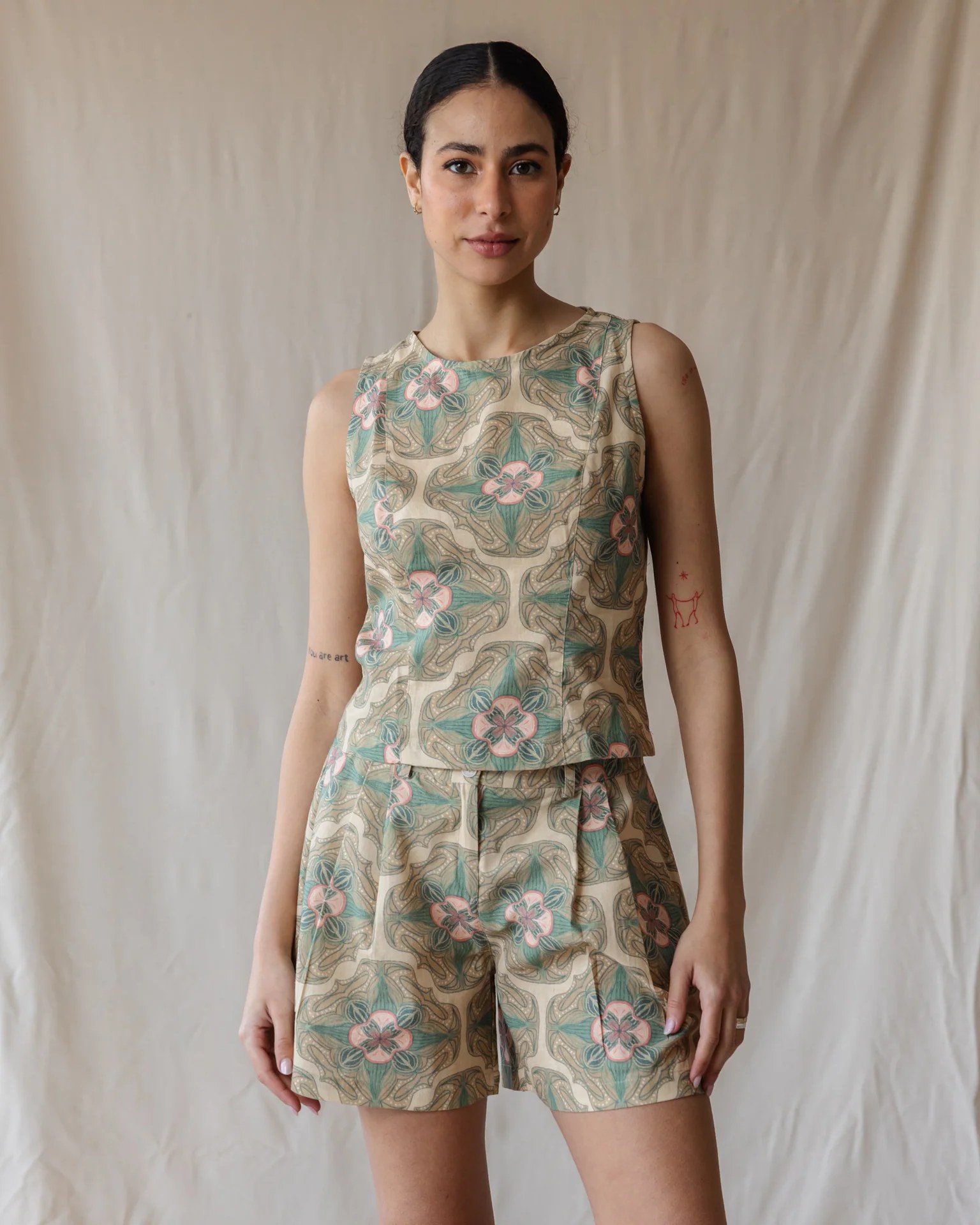 Oasis Palm Linen Short