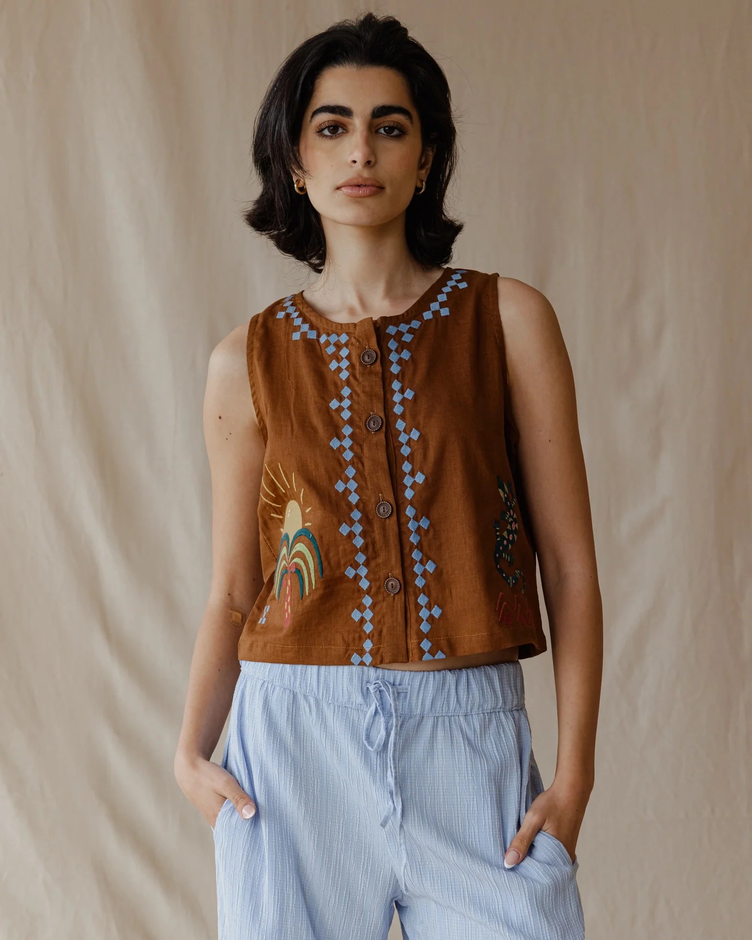 Sunflare Gecko Embroidered Vest Camel