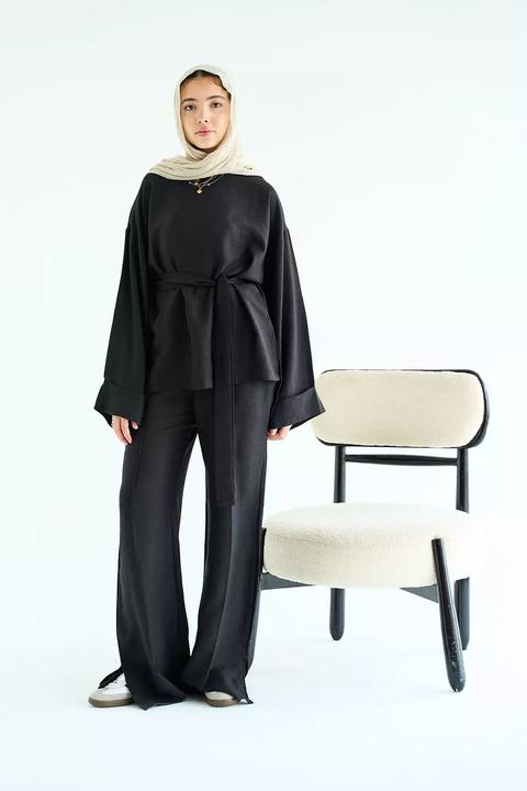 Multi-way set in black
