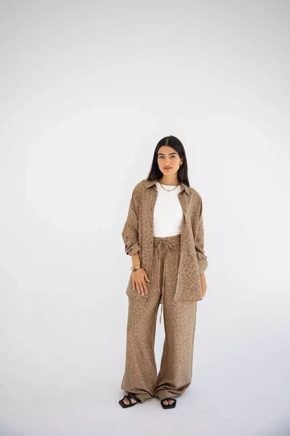 A Female Roar set in brown