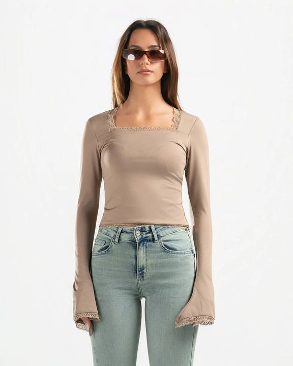NUDE SQUARE LACE TOP