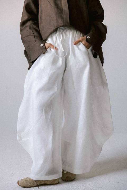 Curved pant in offwhite
