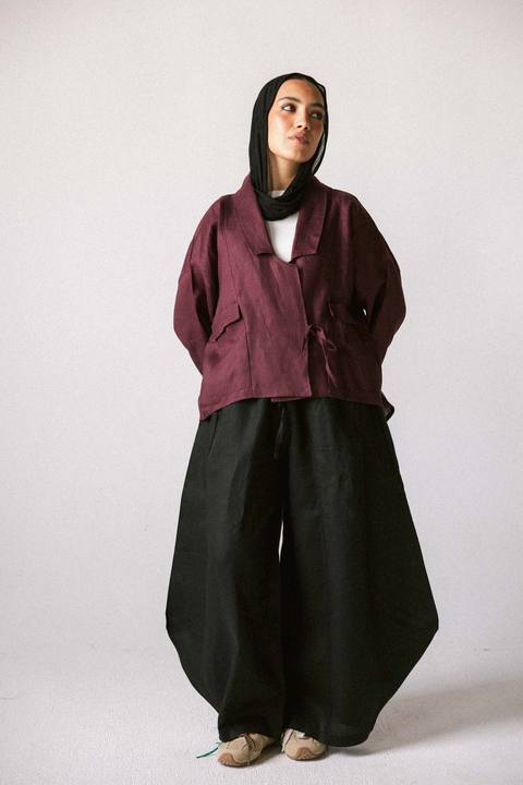 Curved pant in black