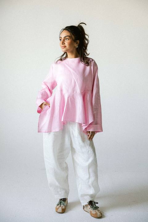 Ruffeled linen top in pink