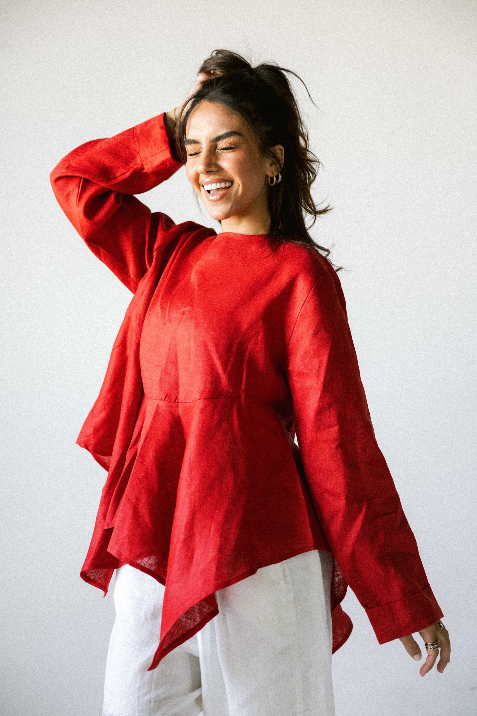 Ruffeled linen top in red