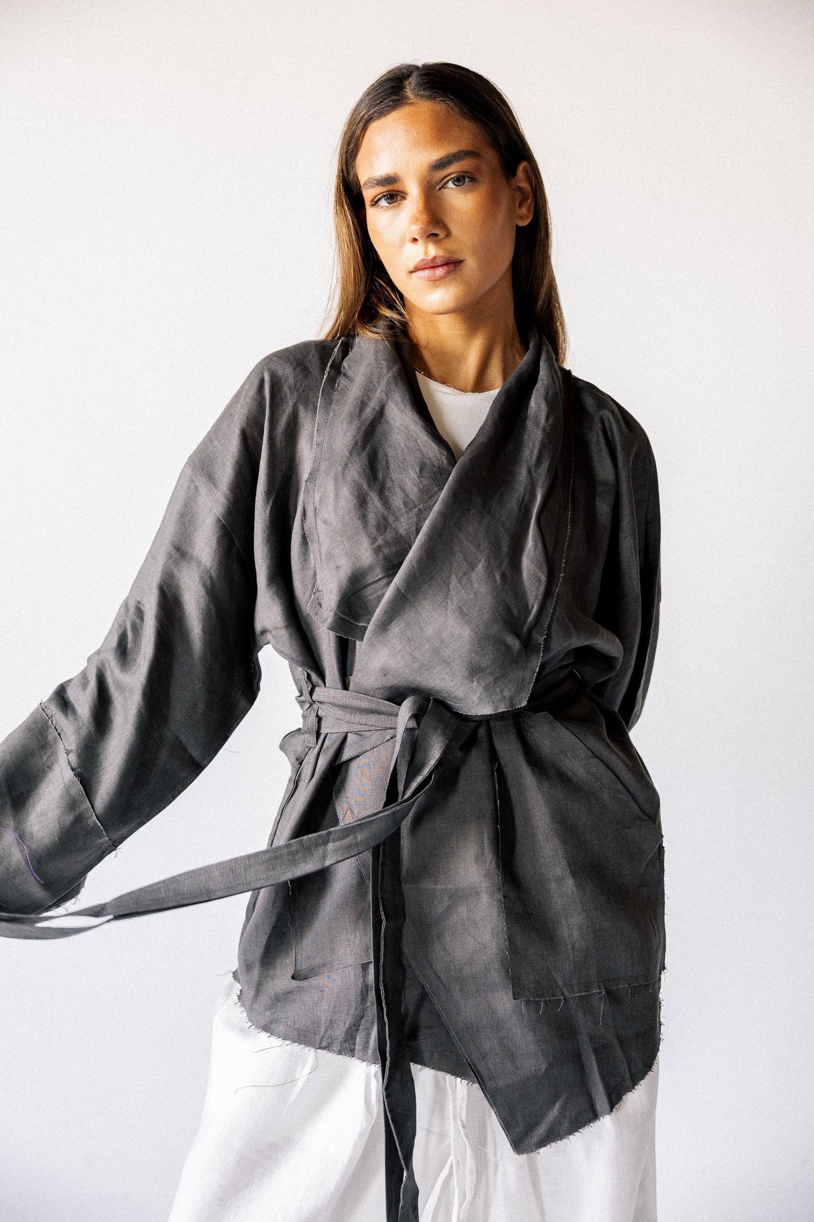 Collar kimono in dark grey