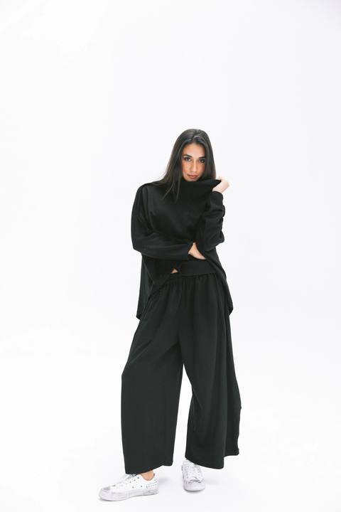 Signature wool set in black