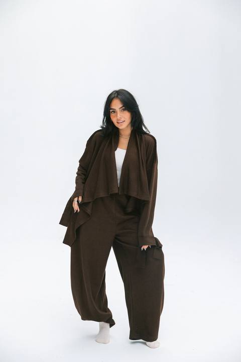 Ruffled set in brown