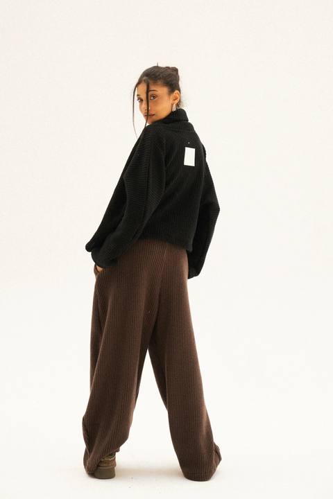 Collar pullover in black