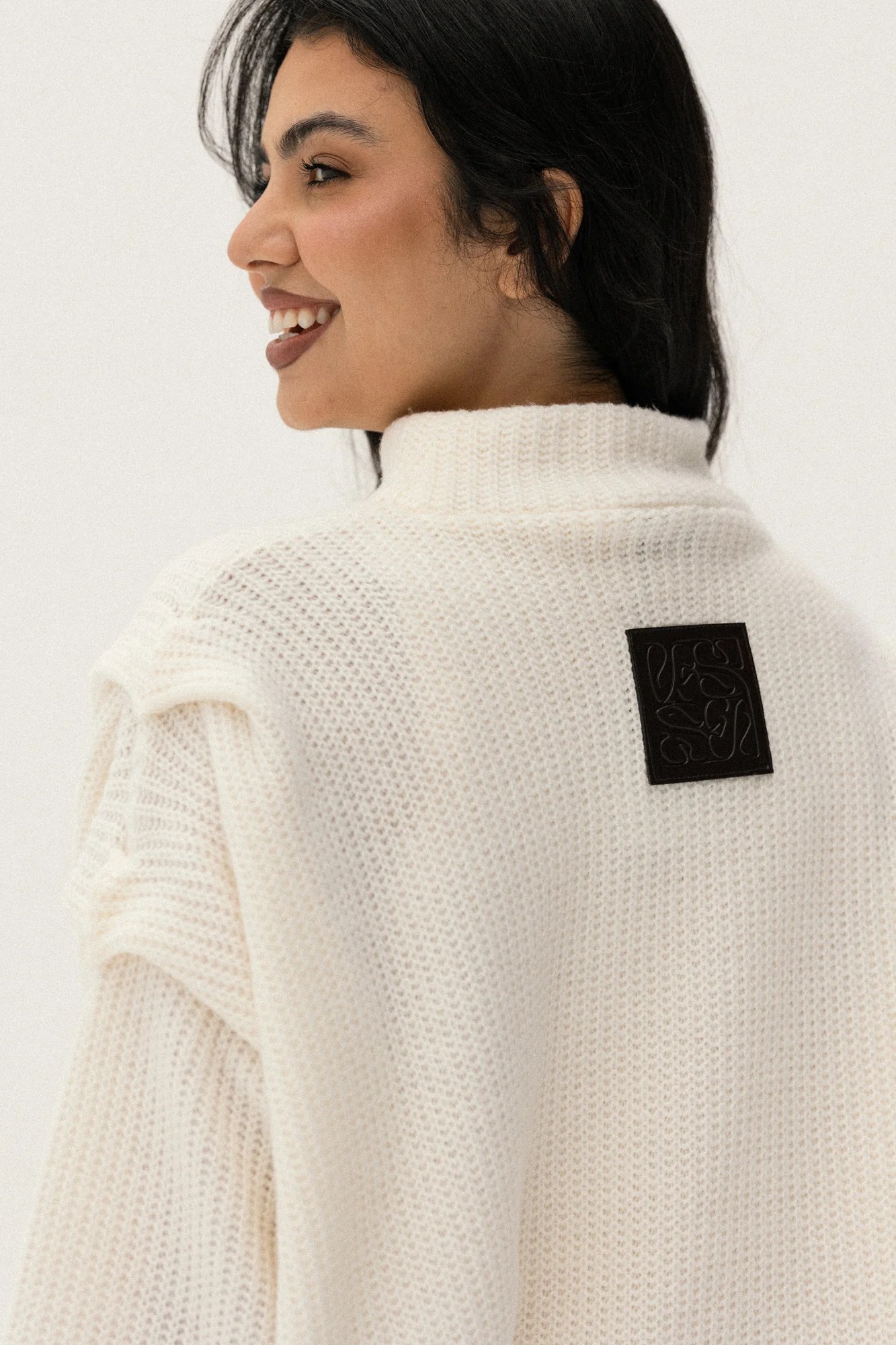 shoulder pullover in off-white