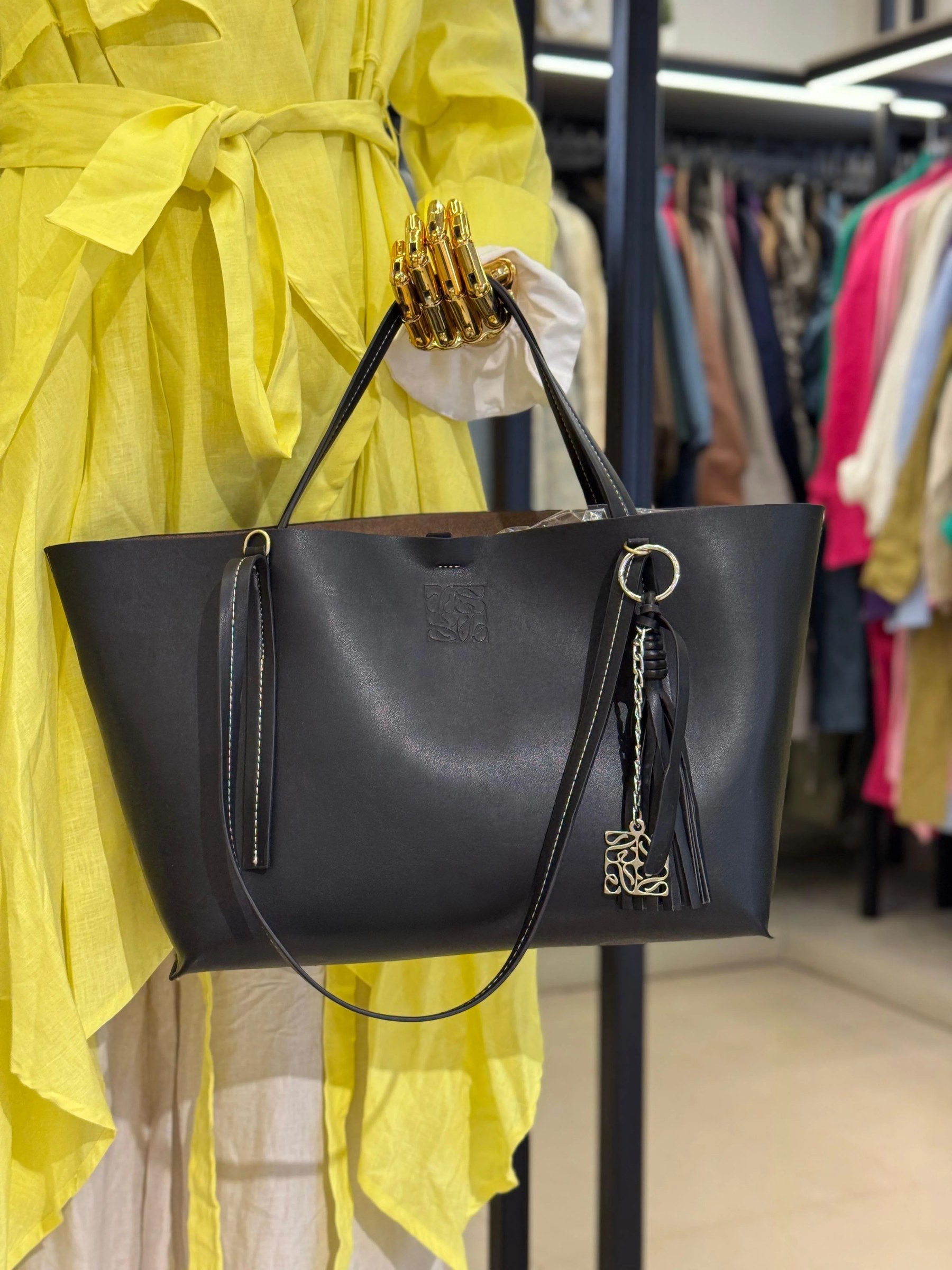 Signature Tote Bag In Black