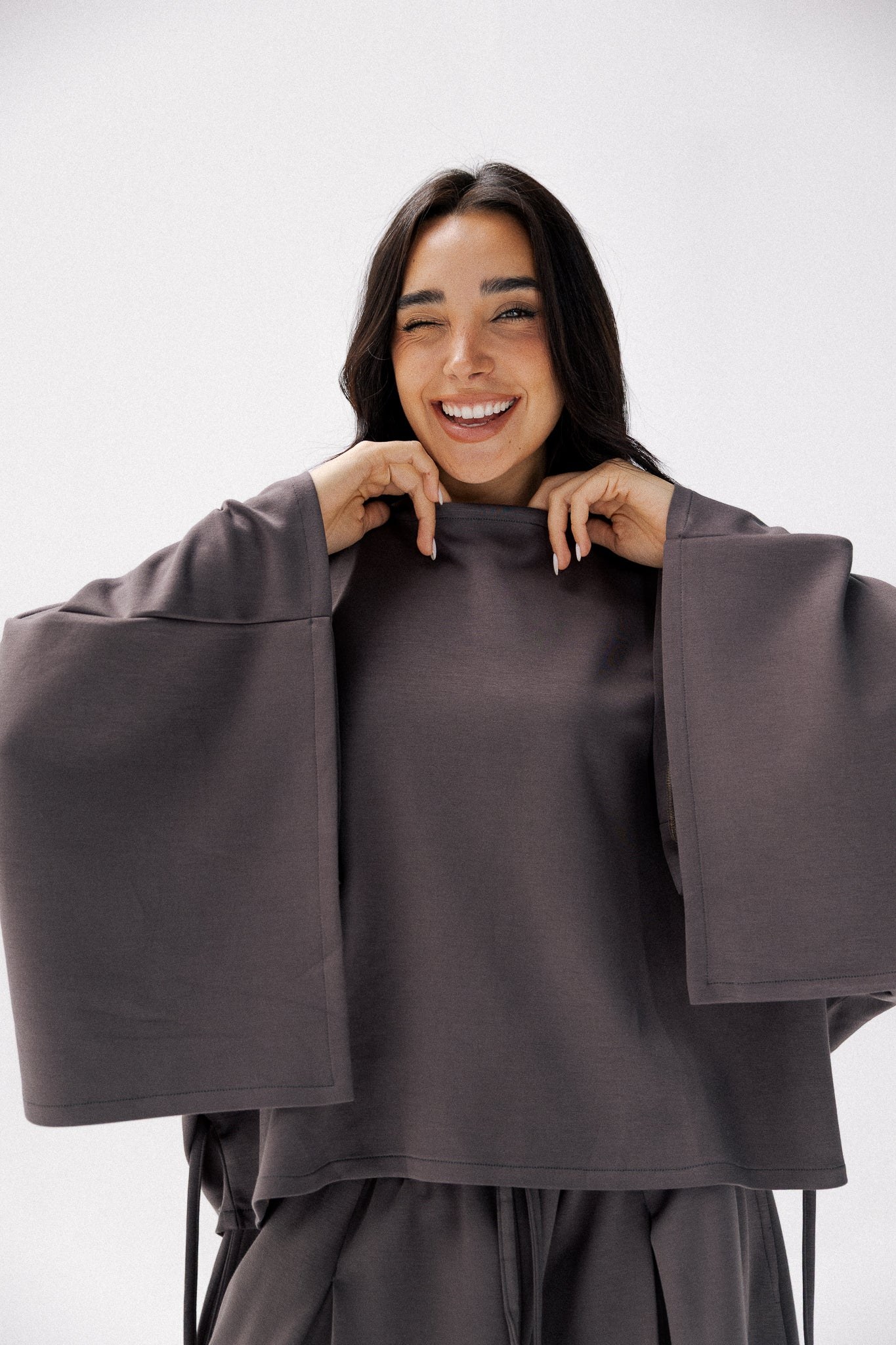 Ruffeled cotton set in grey
