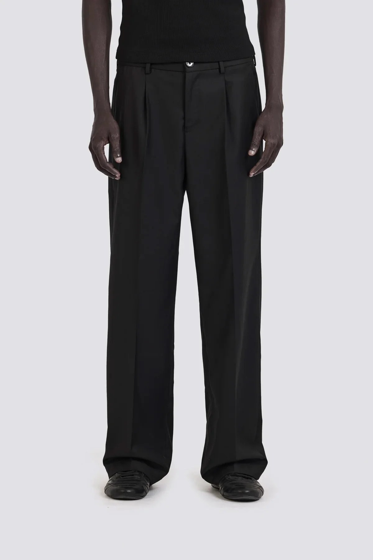 03C Relaxed Pleated Black Pants