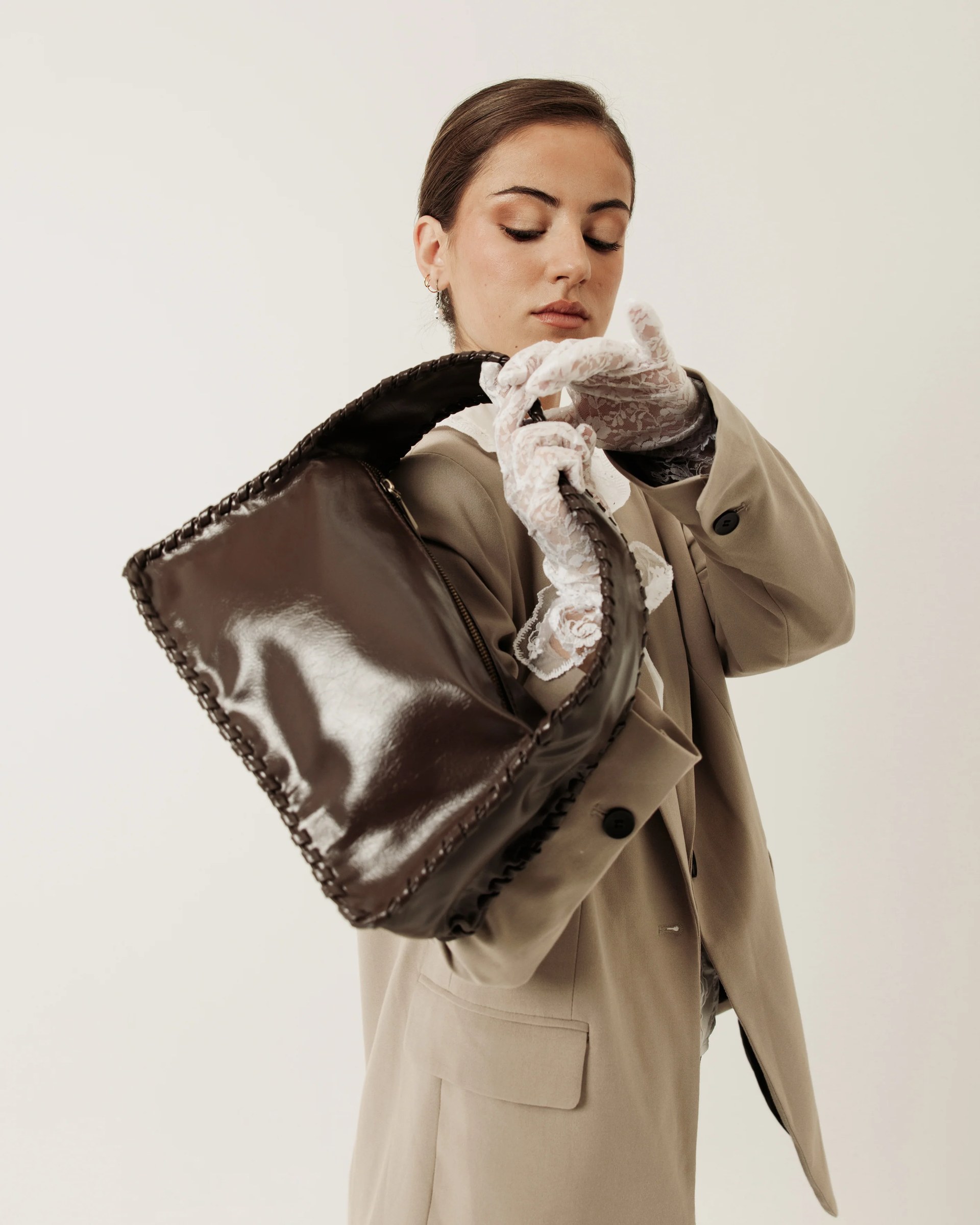 Gypsy weave handbag in Mocha