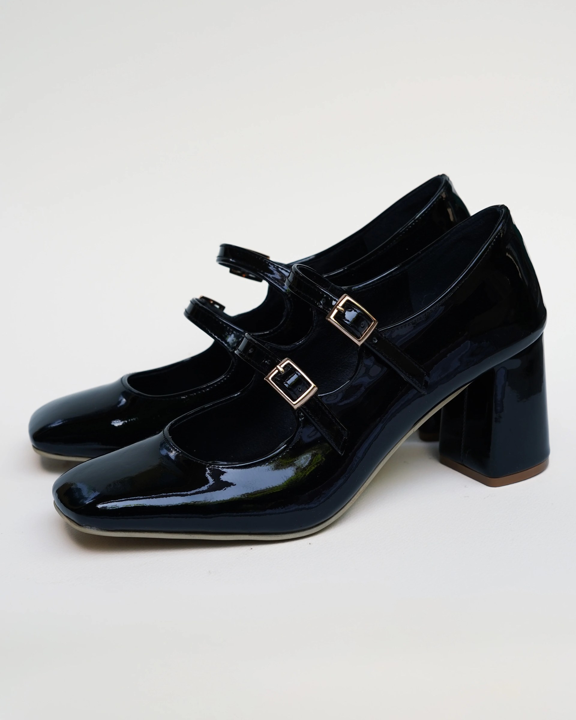Double strap MaryJane heels in black