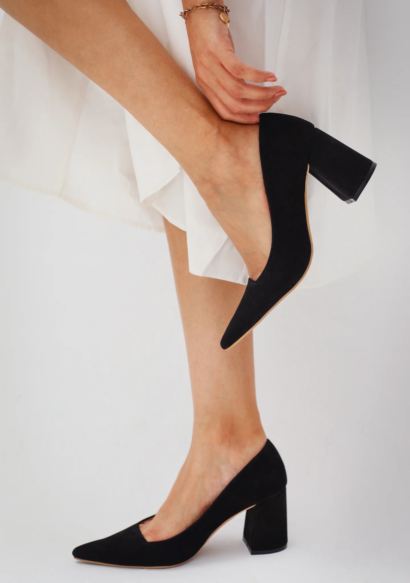 Block court heels in black