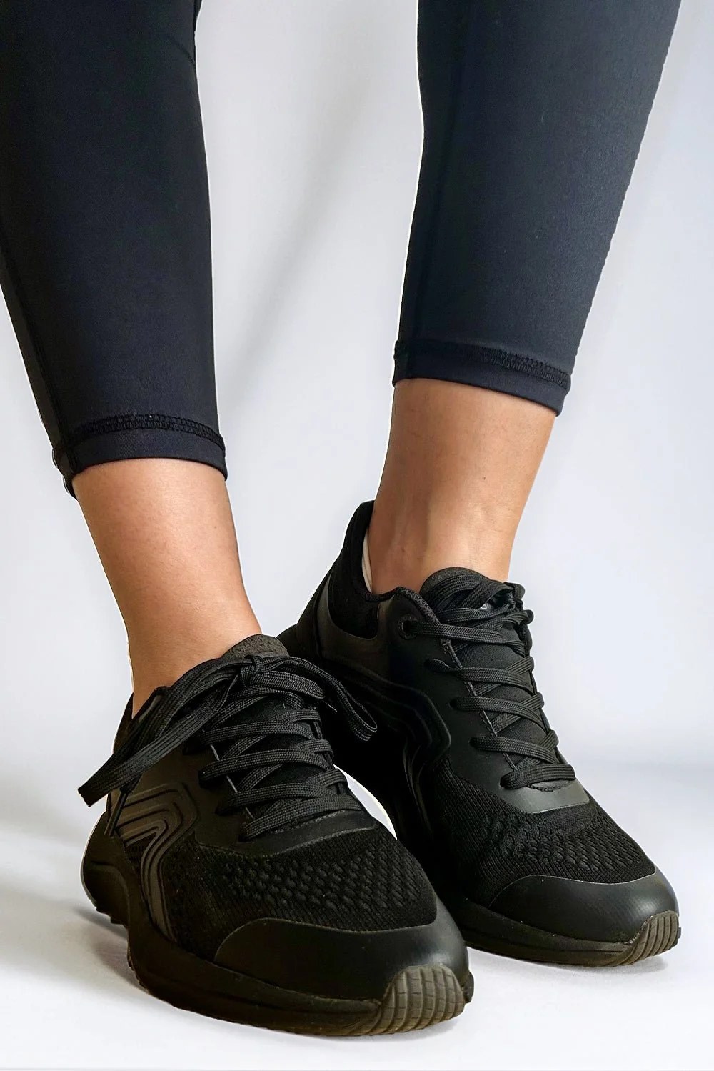 Women Mach-One Shoes Black