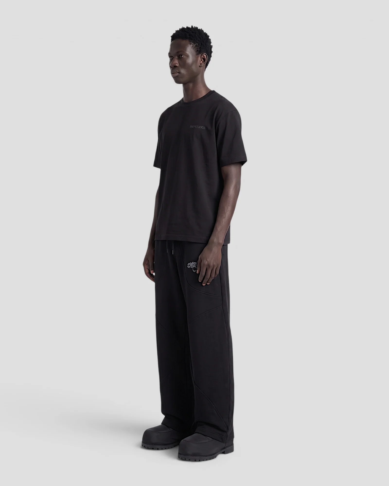 LOGO BLACK OVERSIZED TEE
