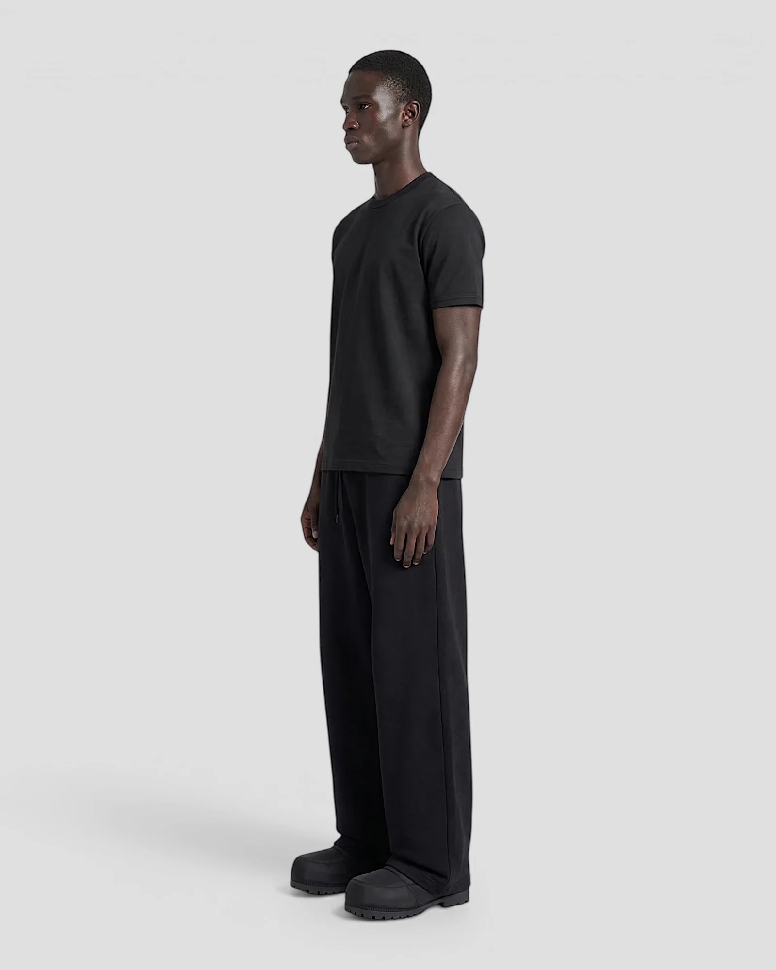 Luis Regular Blank Black Tee V2