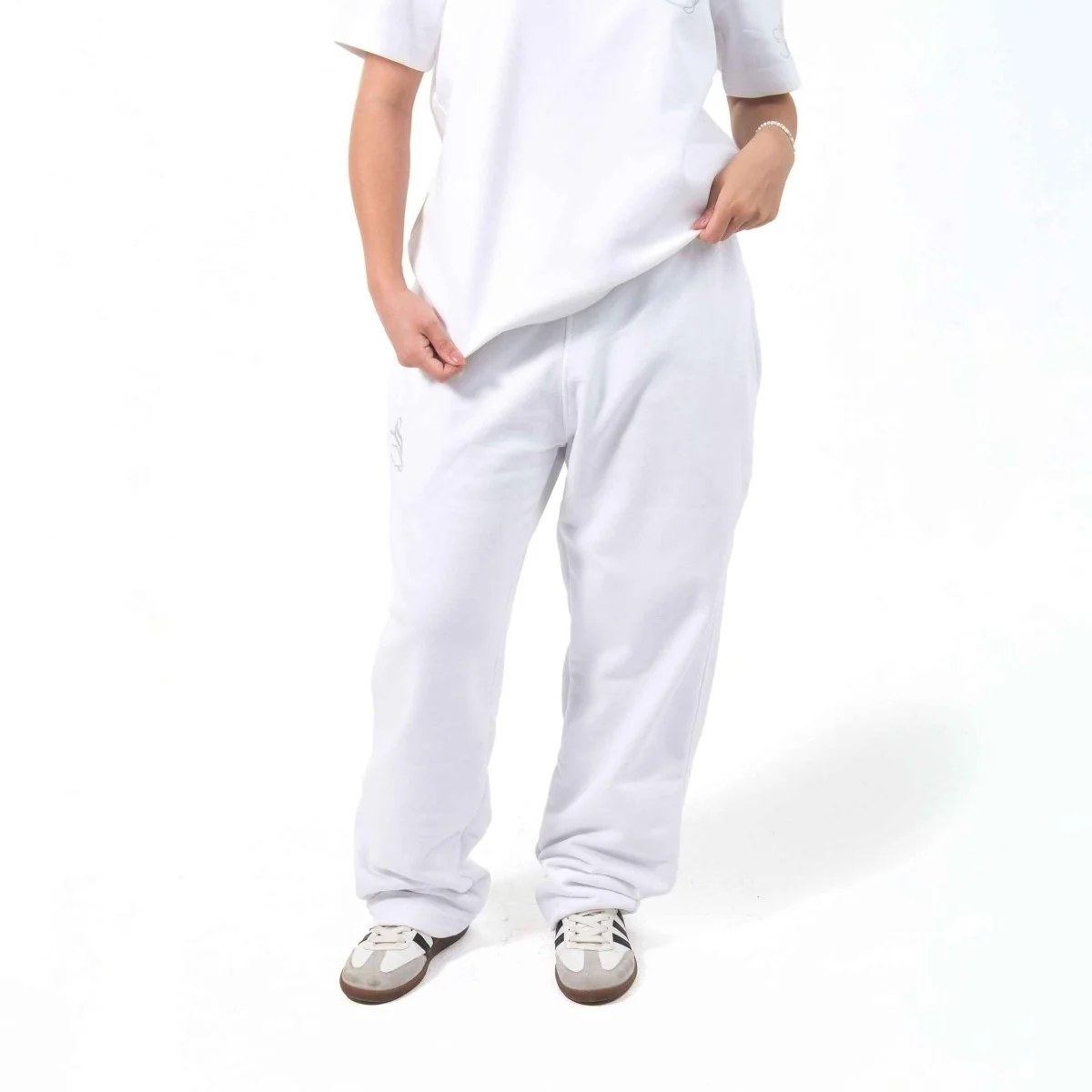 Ess. White Sweatpants