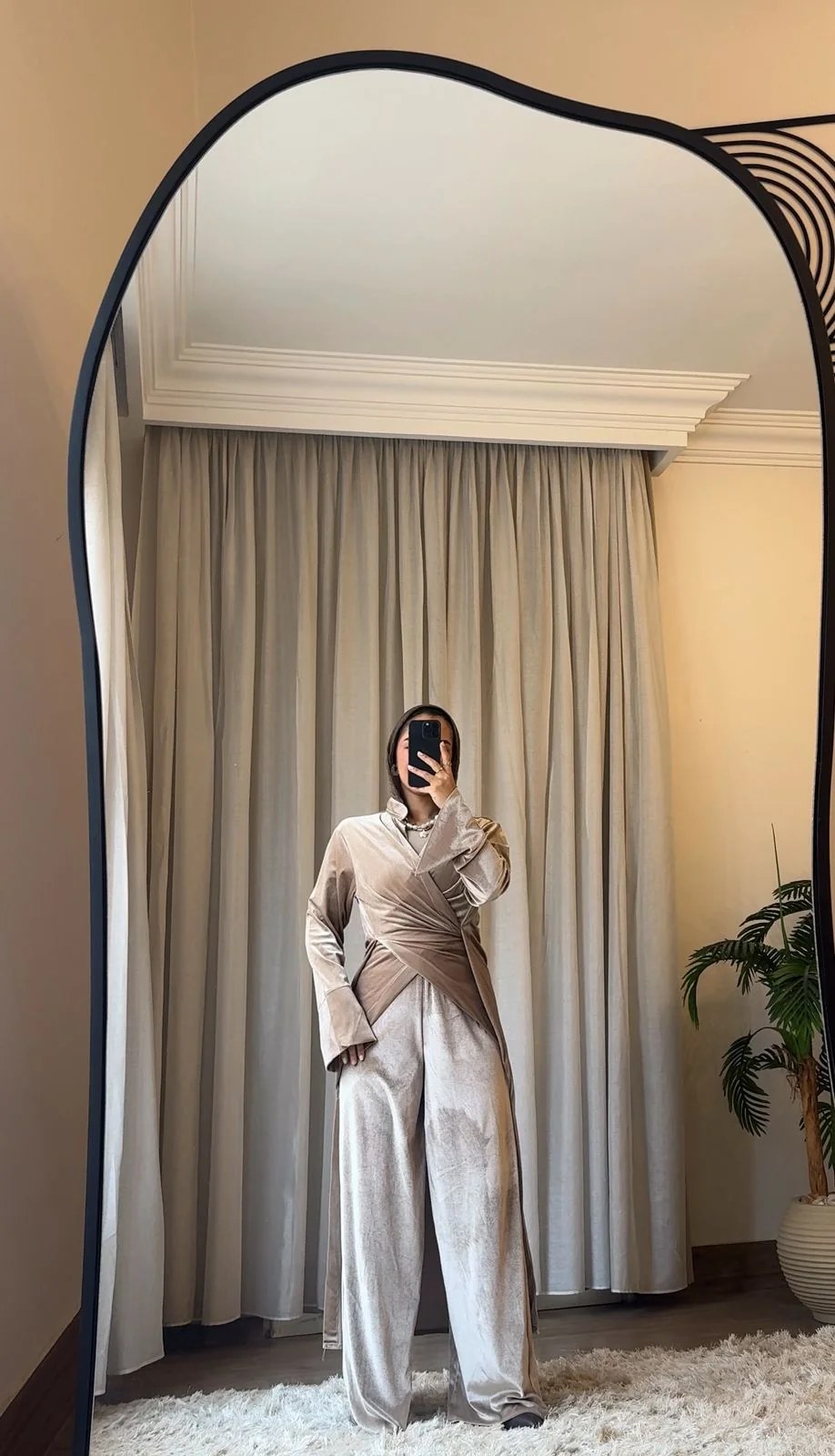 Beige Velvet Shadow Set