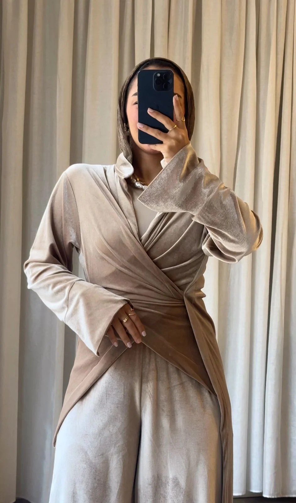 Beige Velvet Shadow Set